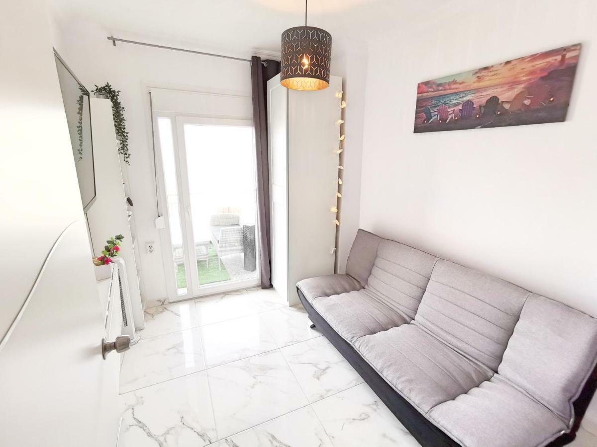 אגיה טריאדה Pure Bliss Luxury Beachfront Apartment With Panoramic Sea Views, Electric Bbq, Gym Equipment And More מראה חיצוני תמונה