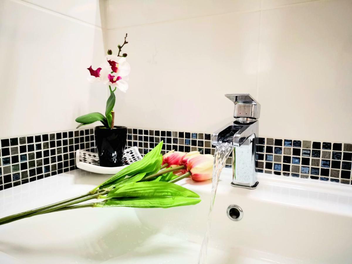 אגיה טריאדה Pure Bliss Luxury Beachfront Apartment With Panoramic Sea Views, Electric Bbq, Gym Equipment And More מראה חיצוני תמונה